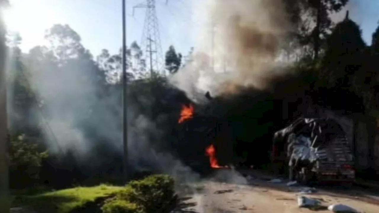 Grave accidente en vía al Alto de La Línea, Calarcá - Cajamarca: el conductor y su ayudante fueron las víctimas del siniestro