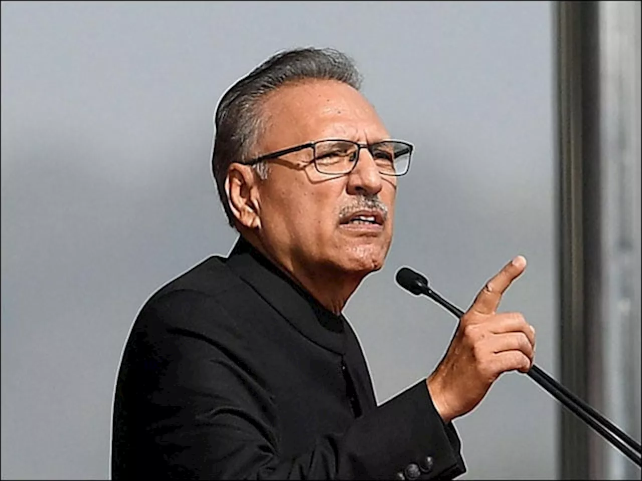 حمود الرحمٰن کمیشن رپورٹ پڑھنے میں غداری کیا ہے؟ عارف علوی
