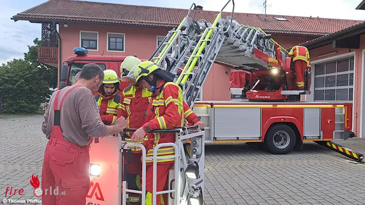 Bayern: Korbmaschinisten-Ausbildung an der Drehleiter in Waging am See