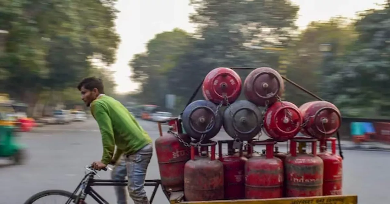 LPG Price Cut : महीने के पहले ही दिन आई अच्‍छी खबर, 72 रुपये घट गया एलपीजी‍ सिलेंडर का रेट