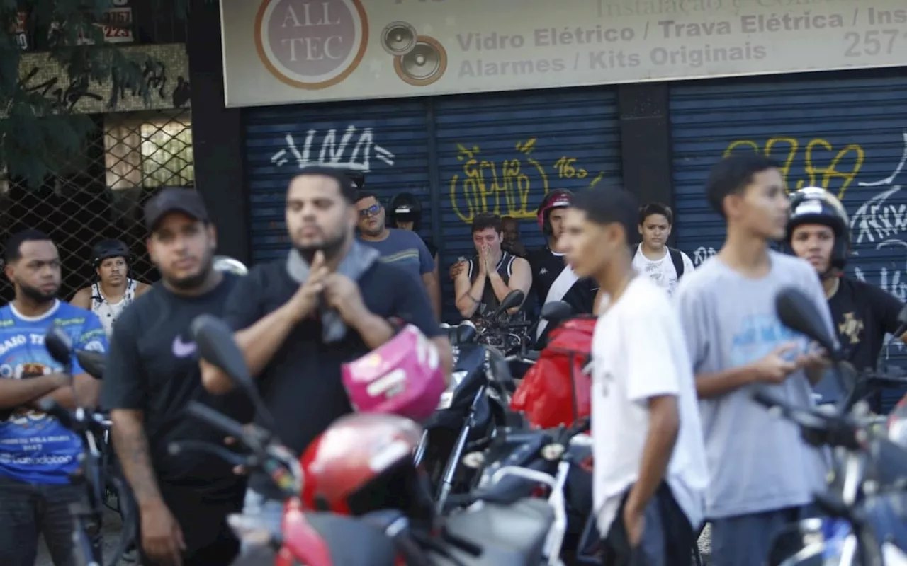 Após morte de motoboy em briga de trânsito, entregadores fazem protesto na Zona Norte