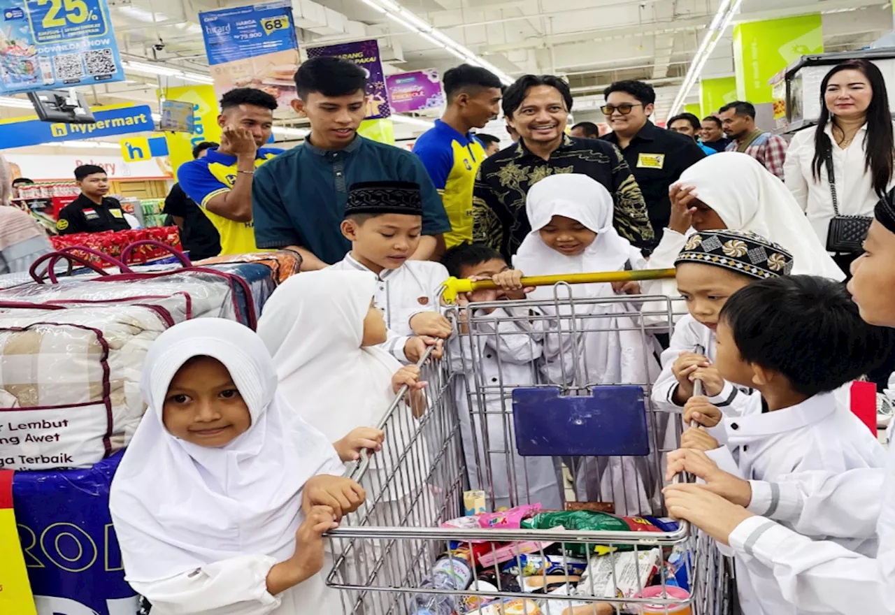 Sungguh Mulia, Hasnuryadi Ajak Anak-anak Yatim Belanja ke Mal