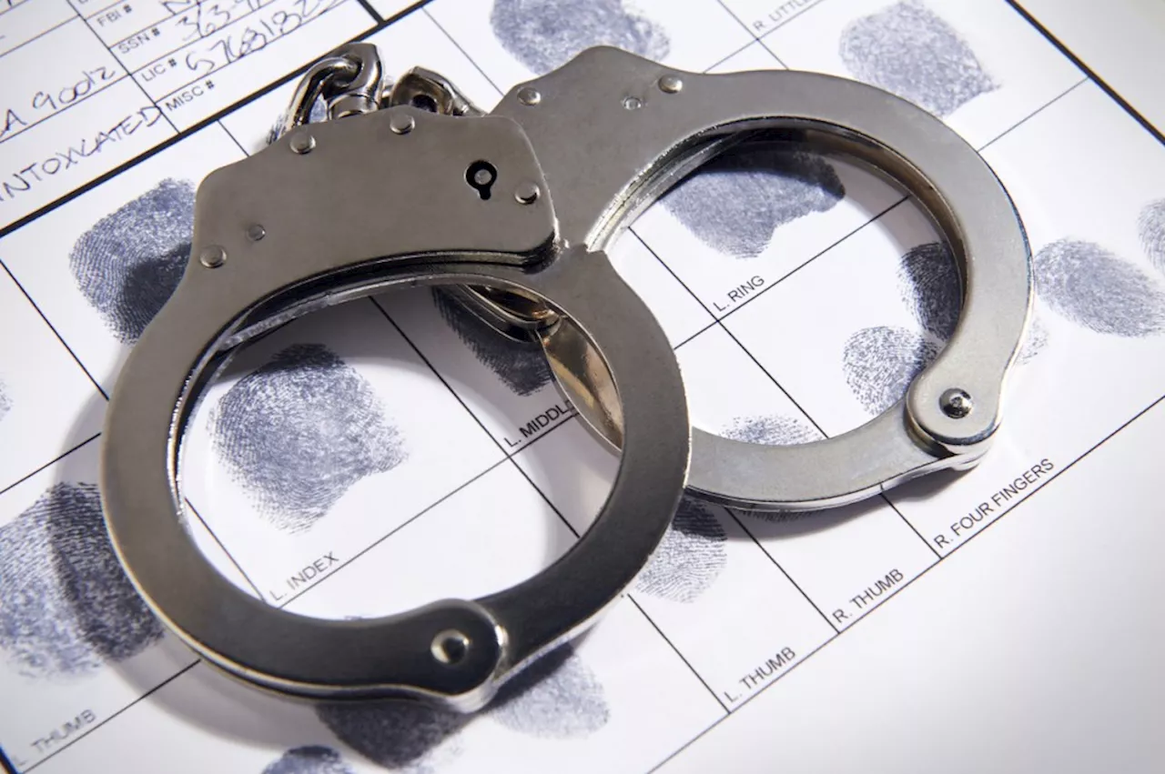 5 charged in alleged scheme involving thousands of counterfeit iPhones and other Apple devices
