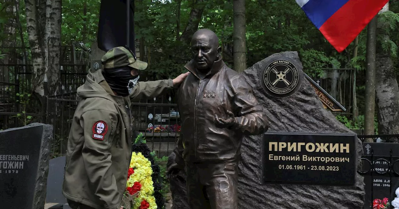 Russie: une statue de Prigojine dévoilée sur sa tombe à Saint-Pétersbourg