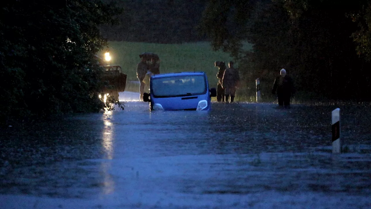 Hochwasser im Süden steigt, Anwohner bereiten sich vor