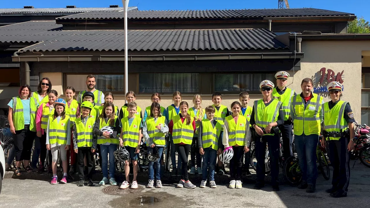 Weiße Fahne in der Rohrbacher Volksschule