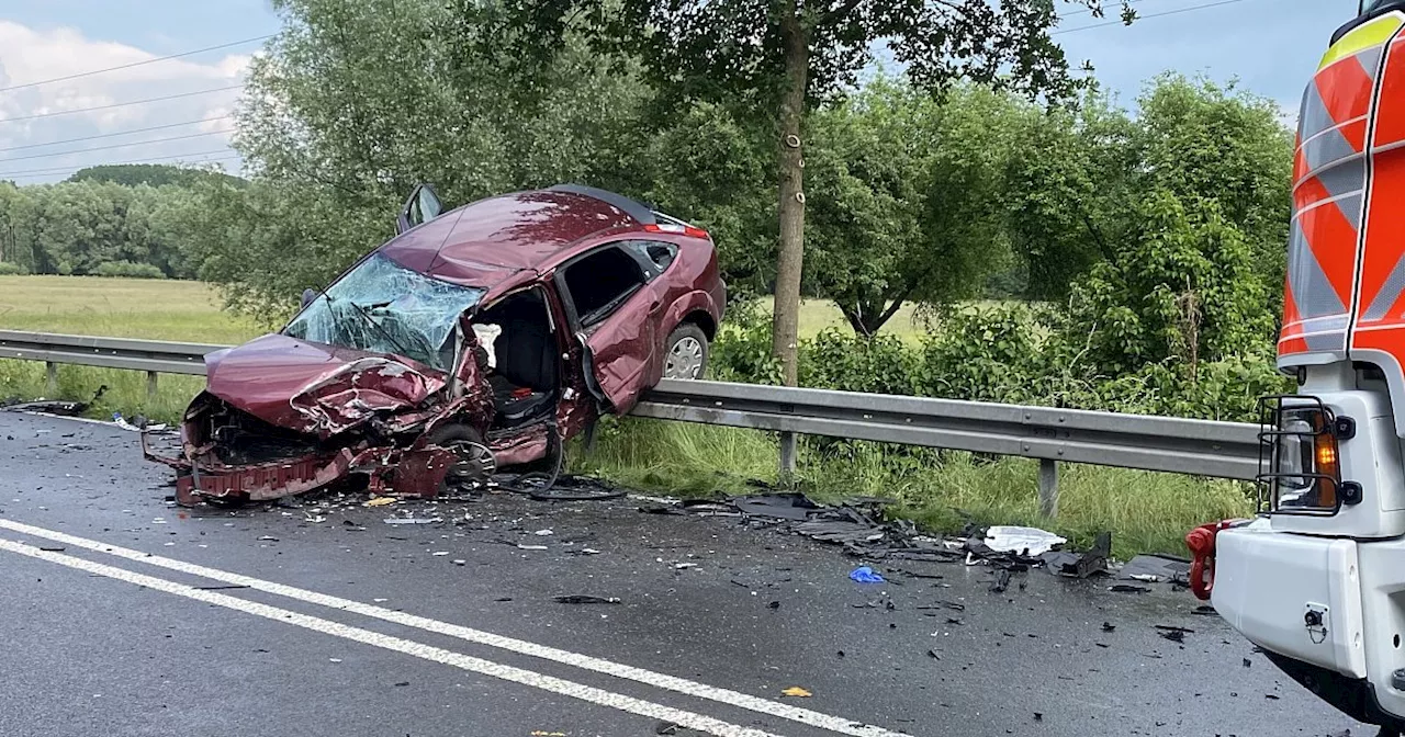 B1 bei Paderborn nach tödlichem Verkehrsunfall noch mehrere Stunden gesperrt