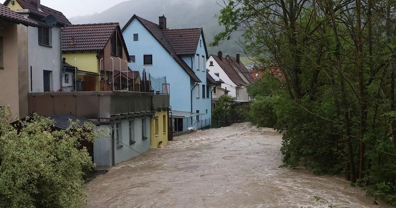 Lage zugespitzt: Menschen aus überfluteten Häusern gerettet