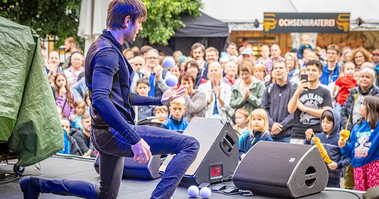 Liveticker zu Bielefelds Leinewebermarkt: Künstlerin sticht kostenlos Tattoos am Samstag