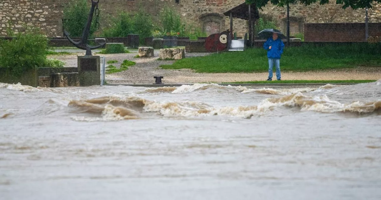 Fotos Bayern: Pegel steigen, Unwetterwarnung in Bayern