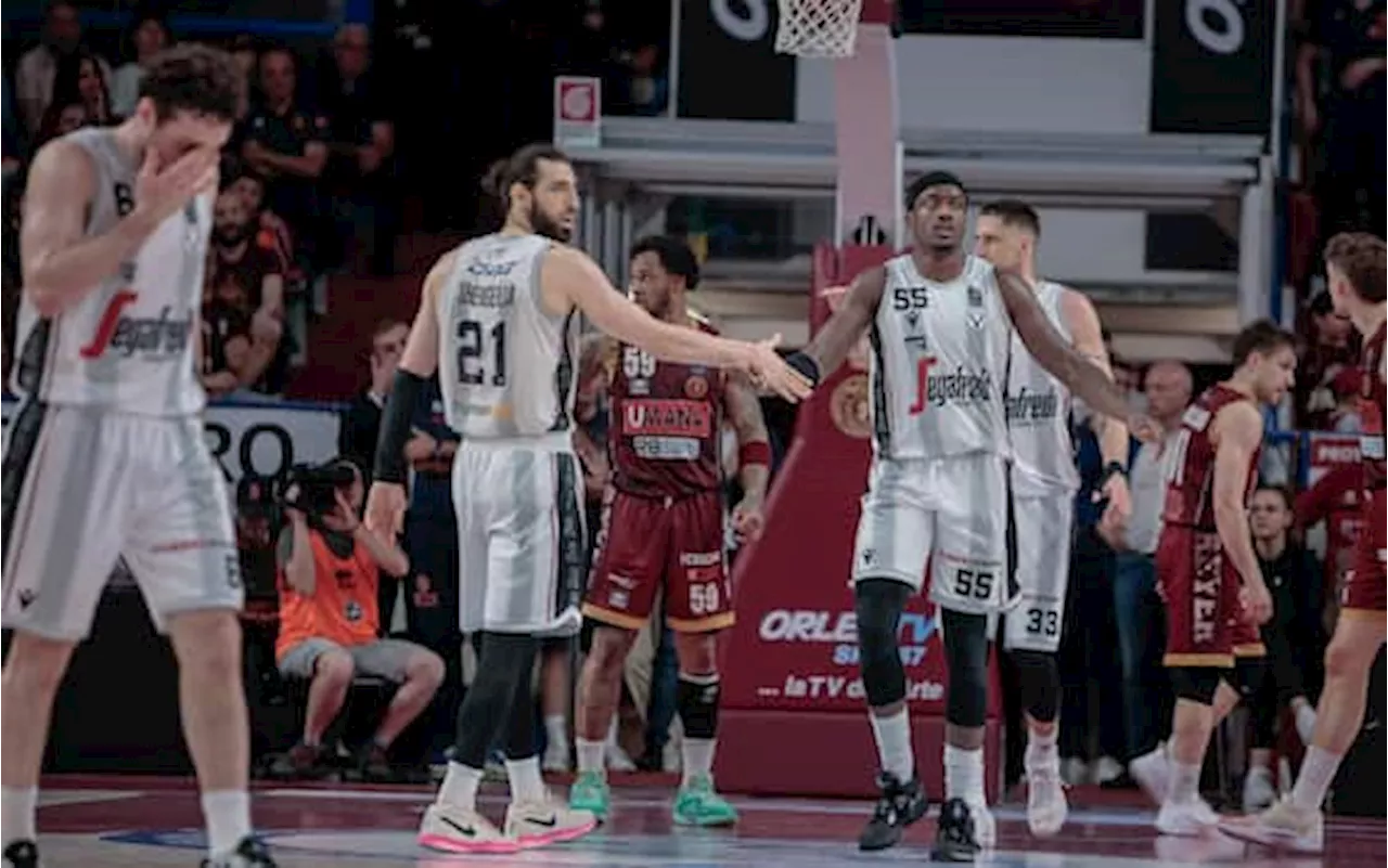 Basket, Virtus Bologna in finale scudetto: eliminata Venezia ai playoff