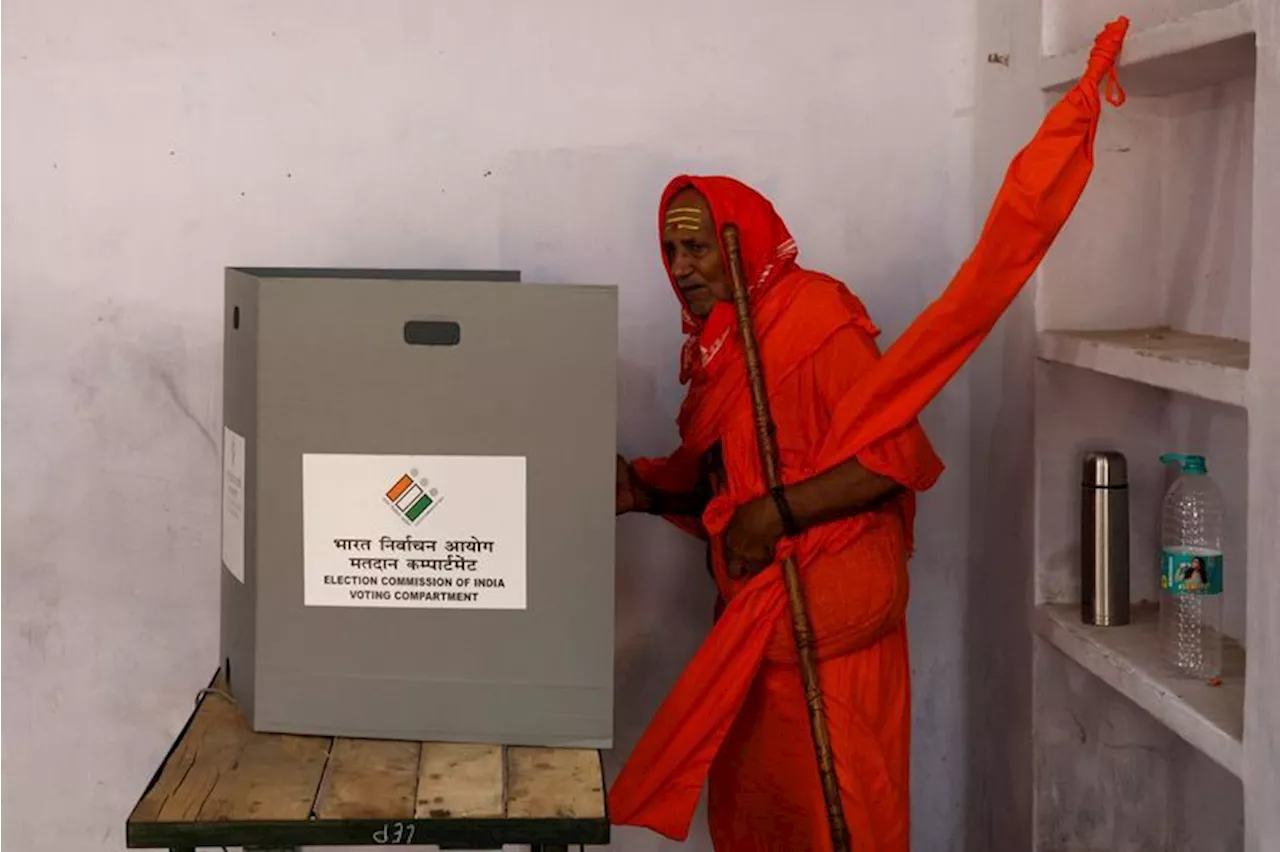 India votes in final phase of elections as both Modi and Rahul Gandhi eye victory