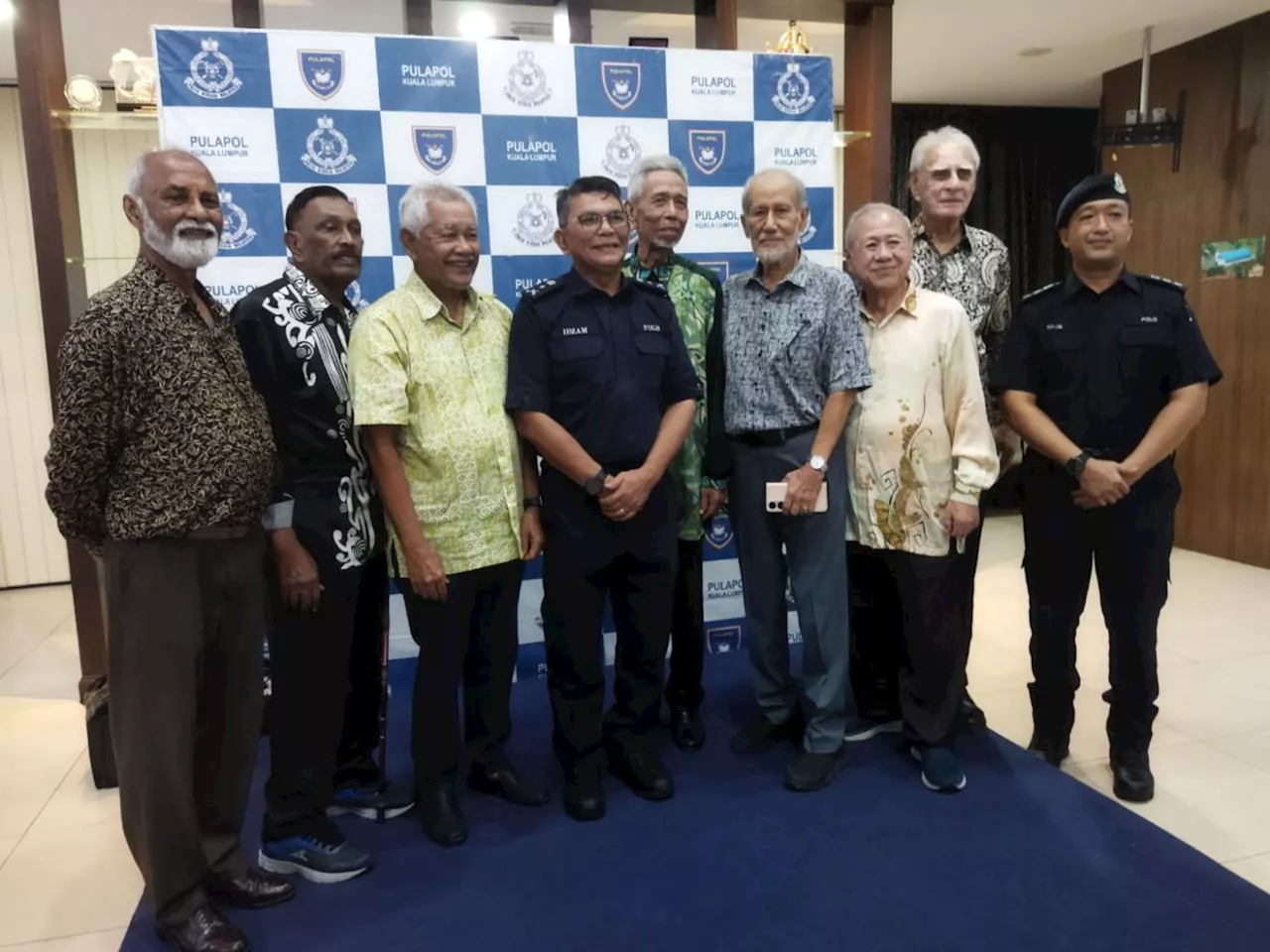 Veteran policemen reunite 60 years after training