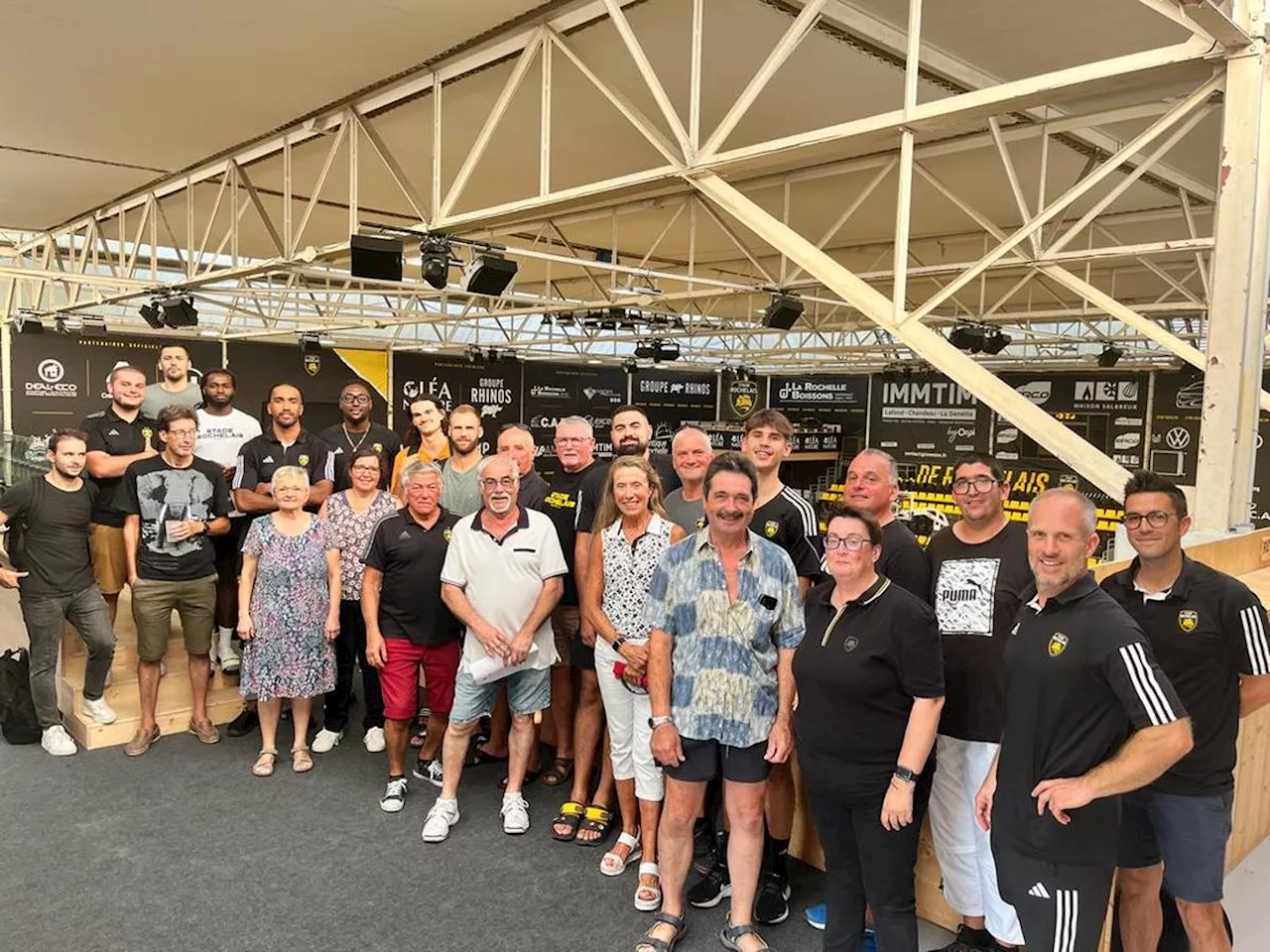 « Des émotions géniales » : comment les bénévoles vivent l’incroyable saison du Stade Rochelais Basket