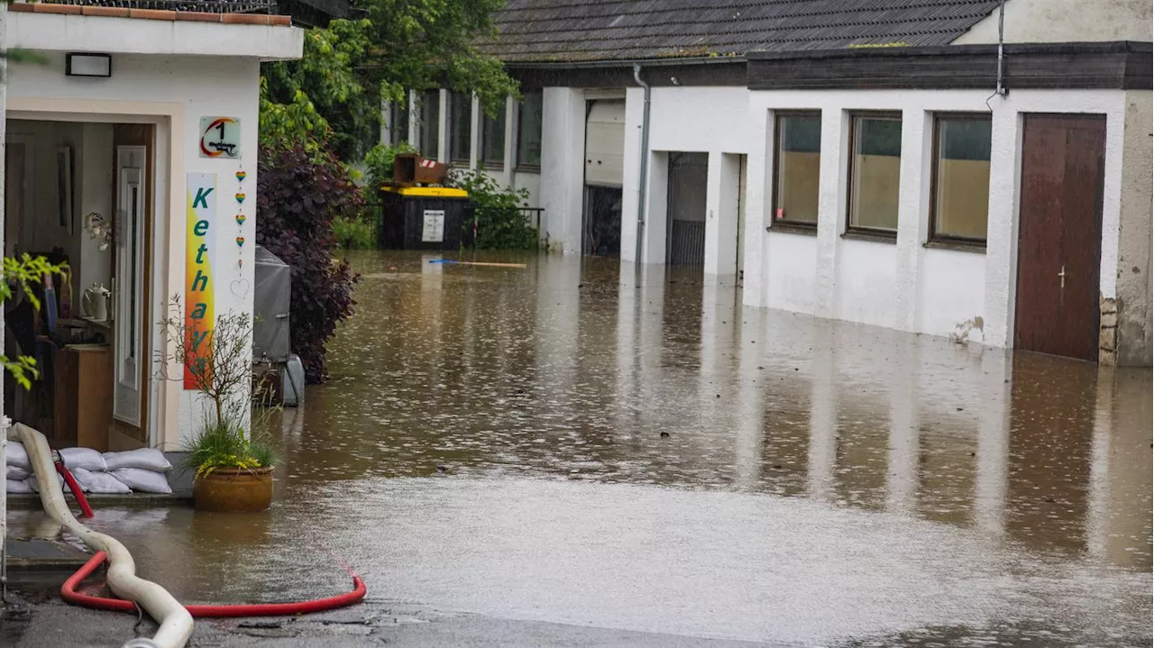 Hochwasser in Süddeutschland: Deich- und Dammbruch in Landkreis Augsburg – Bergsteiger sitzen an der Zugspitze fest