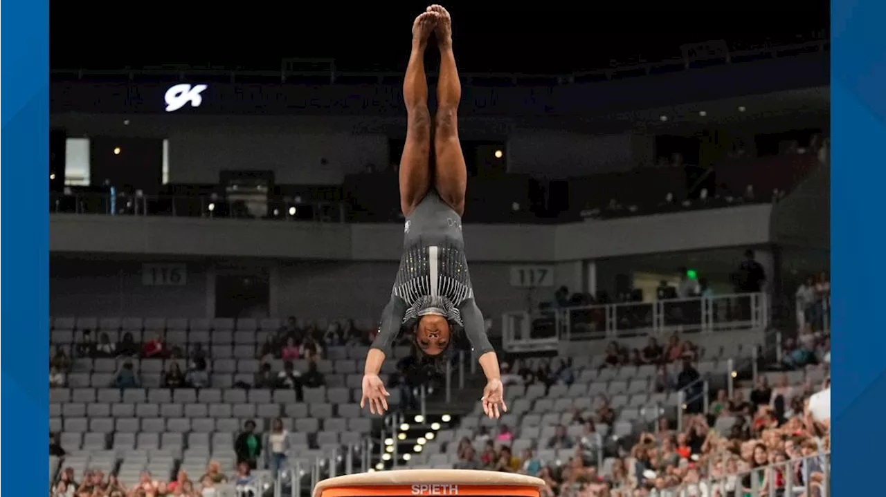 Simone Biles, looking perhaps better than ever, surges to early lead at US Championships