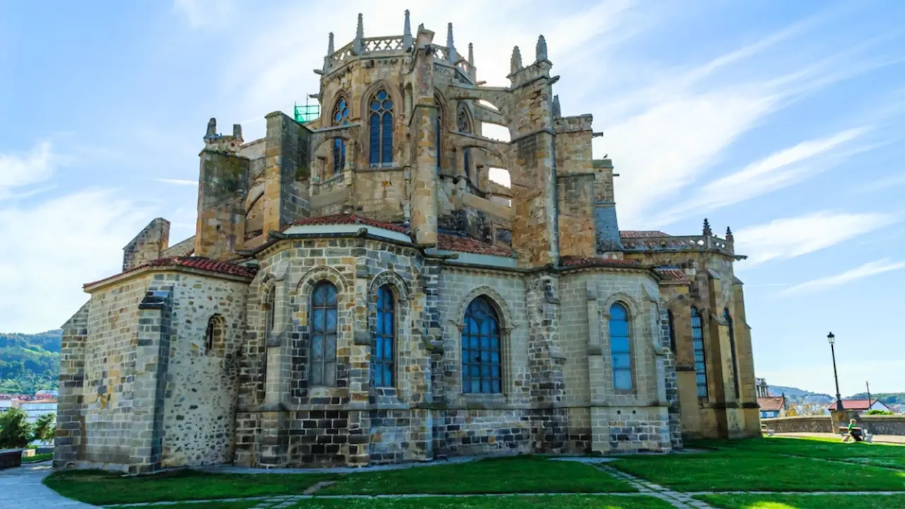 La iglesia gótica más importante de Cantabria: un tesoro arquitectónico clave en el Camino de Santiago