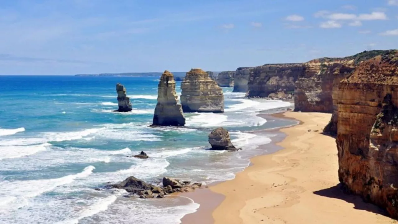 Iconic Twelve Apostles at risk when gas extraction project goes ahead this month, critics claim