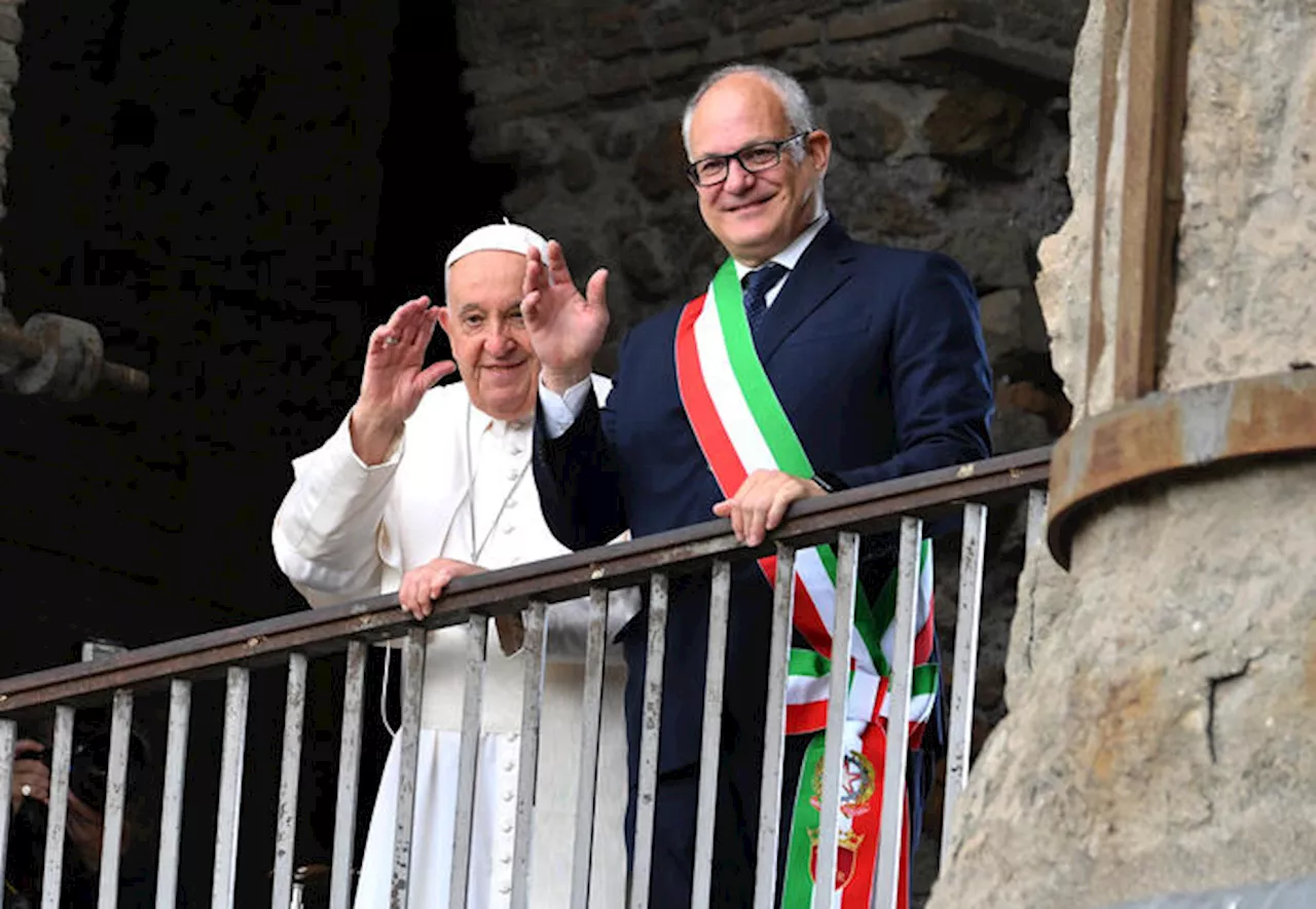 Il Papa in Campidoglio, 'Roma sia al servizio degli ultimi'