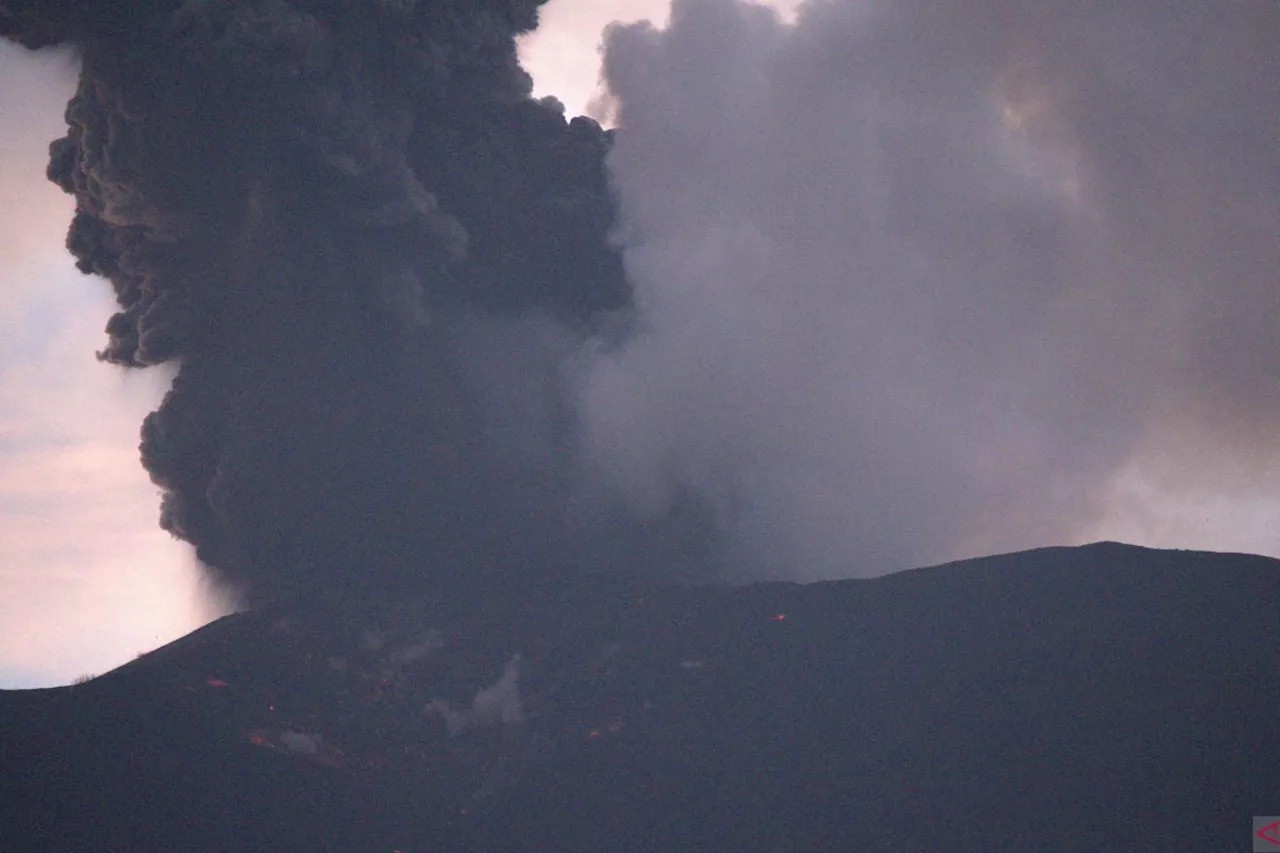 Gunung Marapi kembali lontarkan abu vulkanik setinggi 600 meter