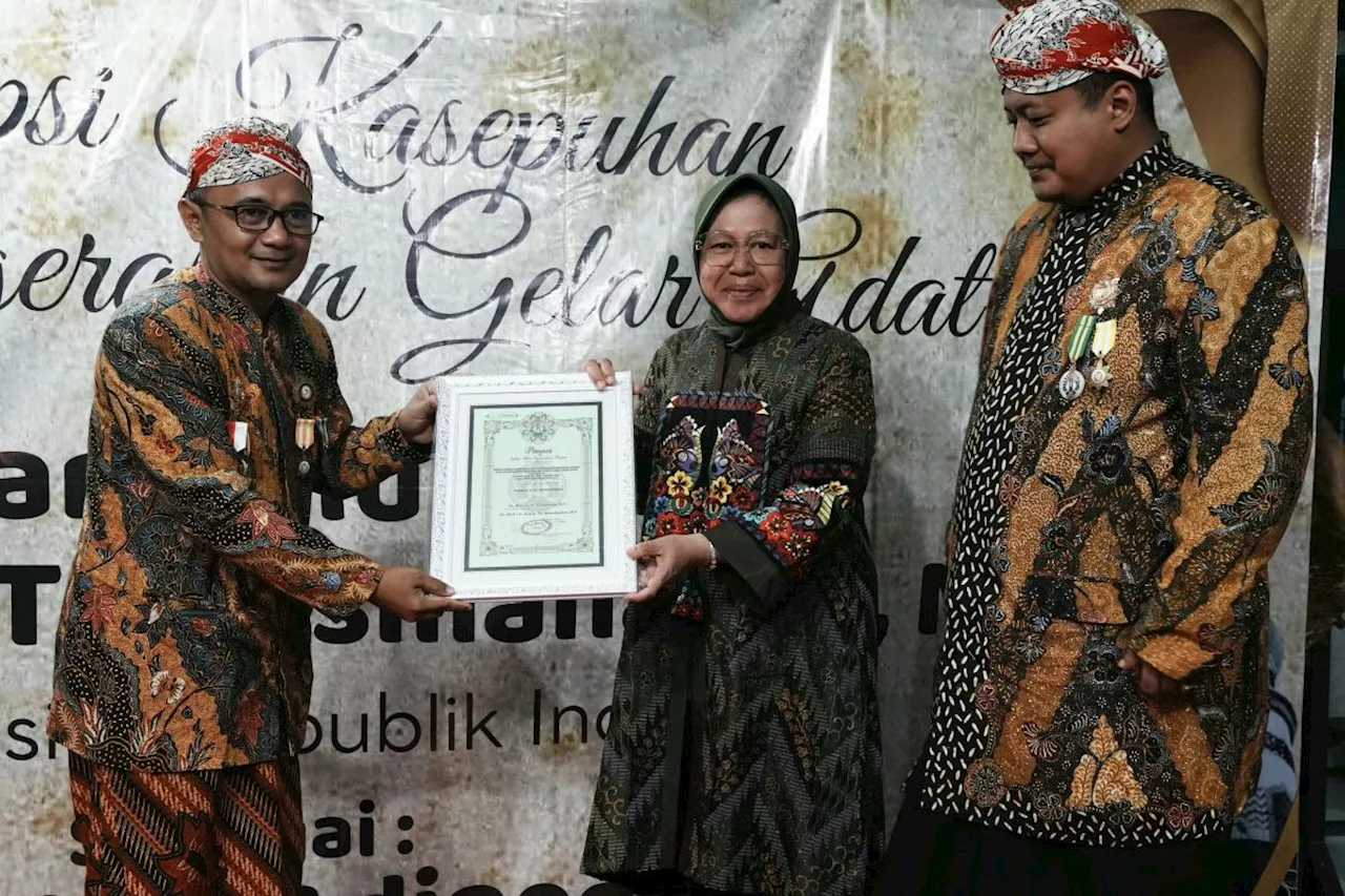 Mensos Risma terima gelar adat dari Kasepuhan Perdikan Majan