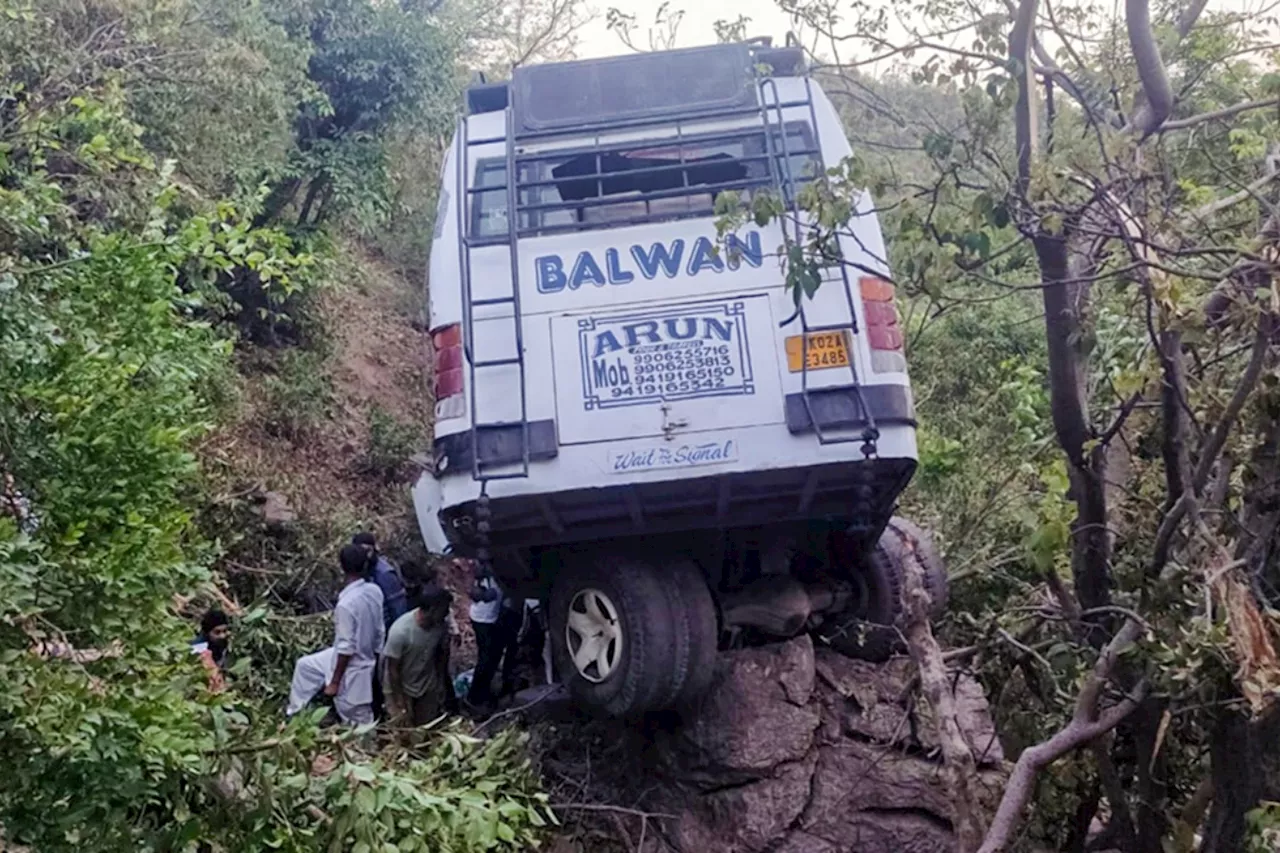 India: Nine Hindu pilgrims killed in violent bus attack in Jammu