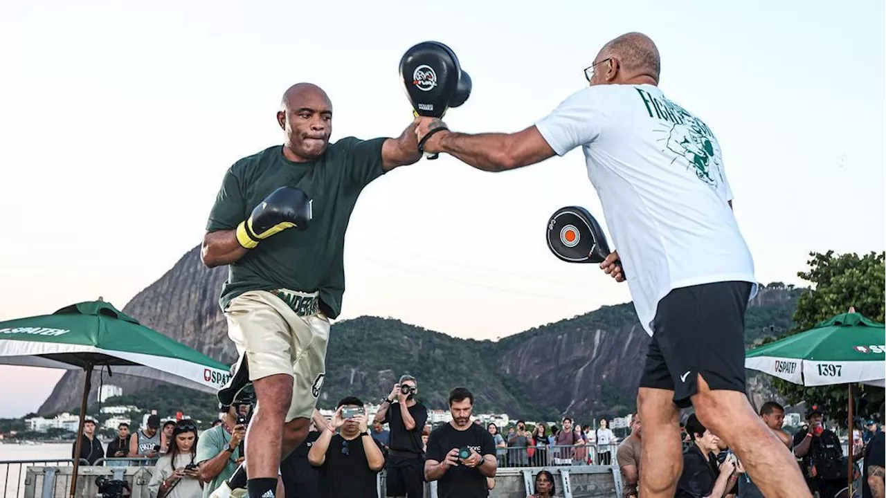 Anderson Silva realiza treino aberto no Rio de Janeiro