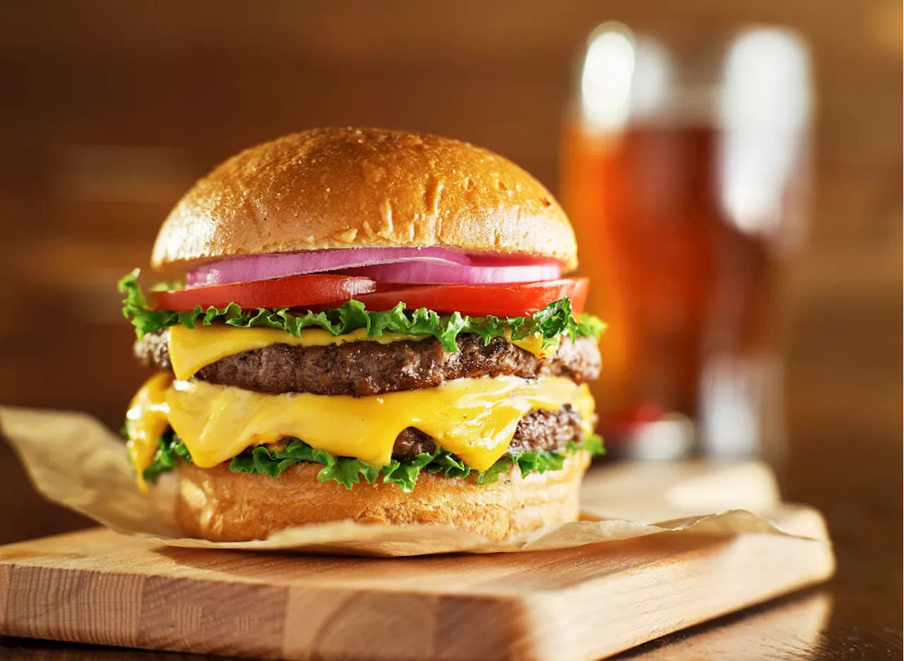 10 Healthiest Fast-Food Cheeseburgers, According to a Dietitian