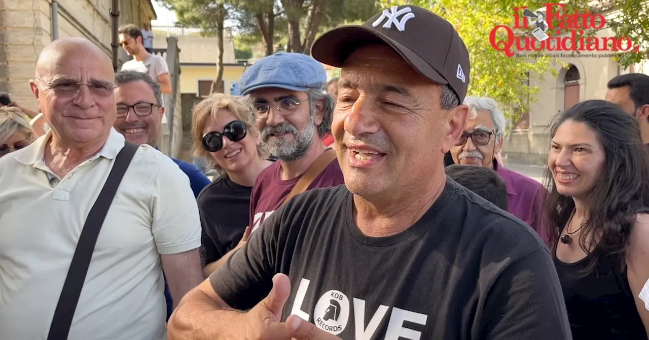 Doppia elezione per Mimmo Lucano: è parlamentare Ue e sindaco di Riace (per la quarta volta)