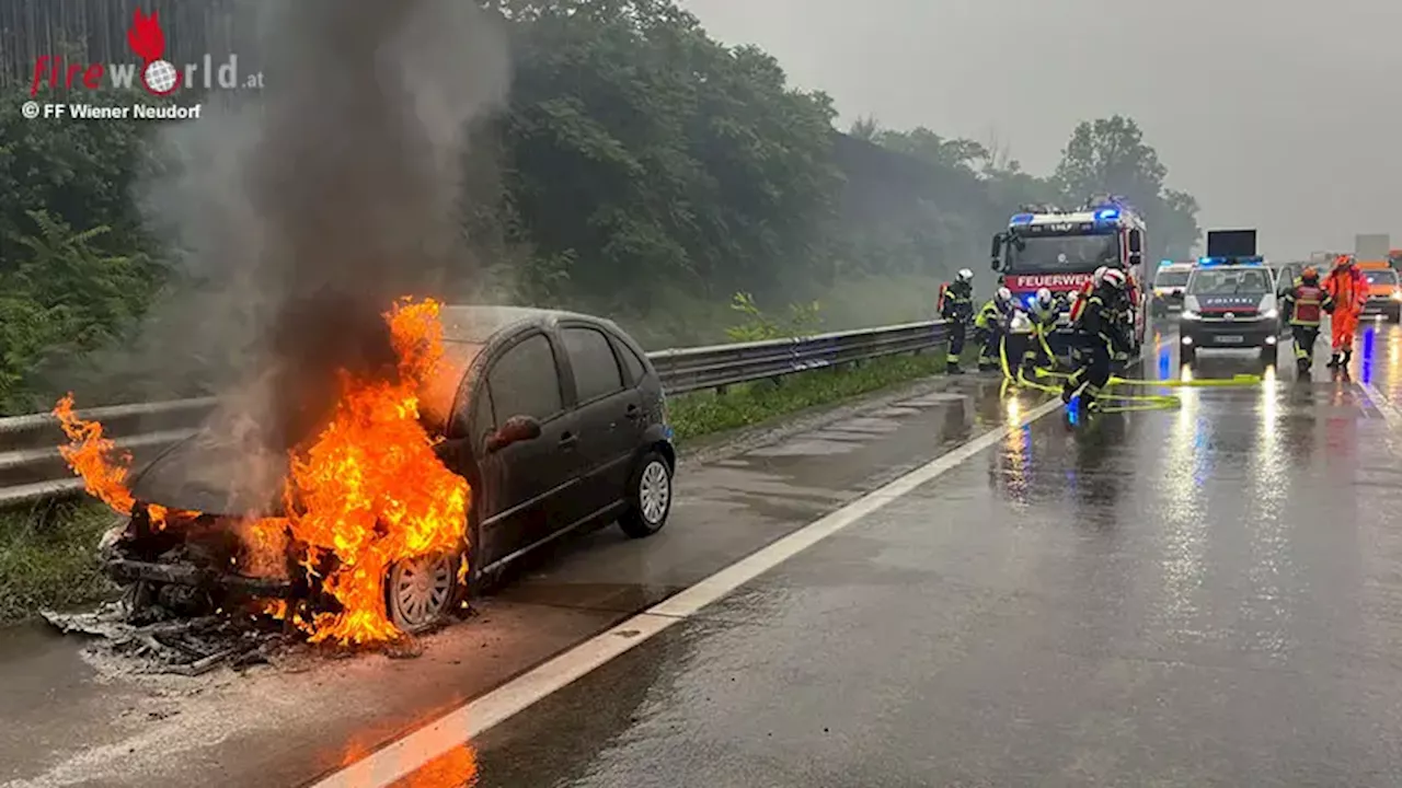 Nö: Autobrand im Regen auf der A 2 bei Wiener Neudorf