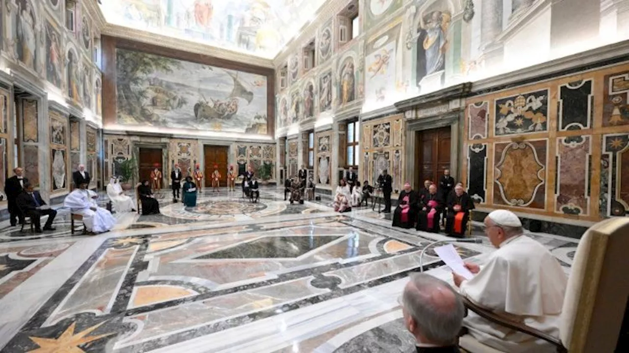 Pope to ambassadors: Always strive to be peacemakers