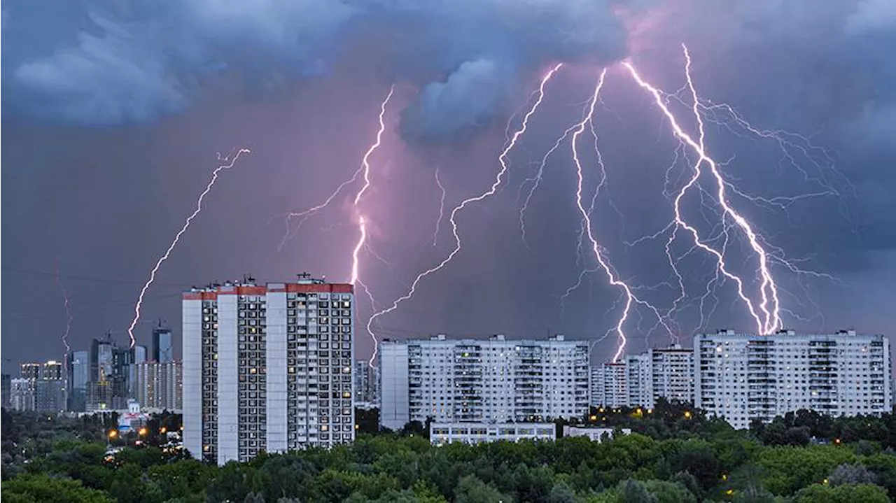 Синоптик пообещал москвичам неспокойную грозовую неделю