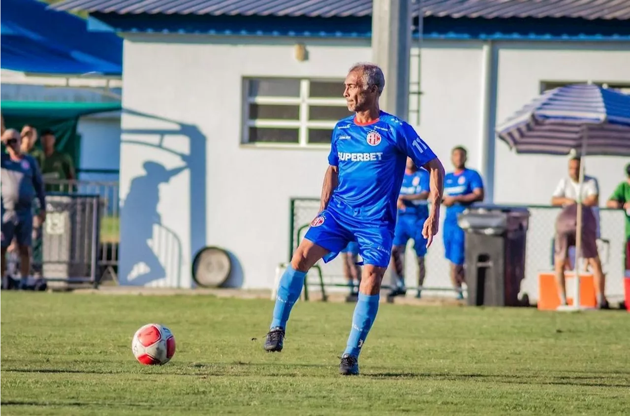 Romário volta aos treinos após lesão nas costas e deve estrear pelo América na próxima rodada