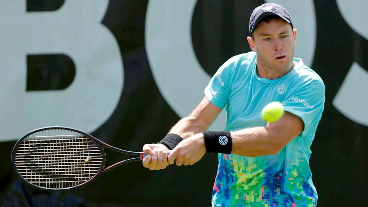 Tennis in Stuttgart: Koepfer wehrt Matchbälle gegen Zhang ab