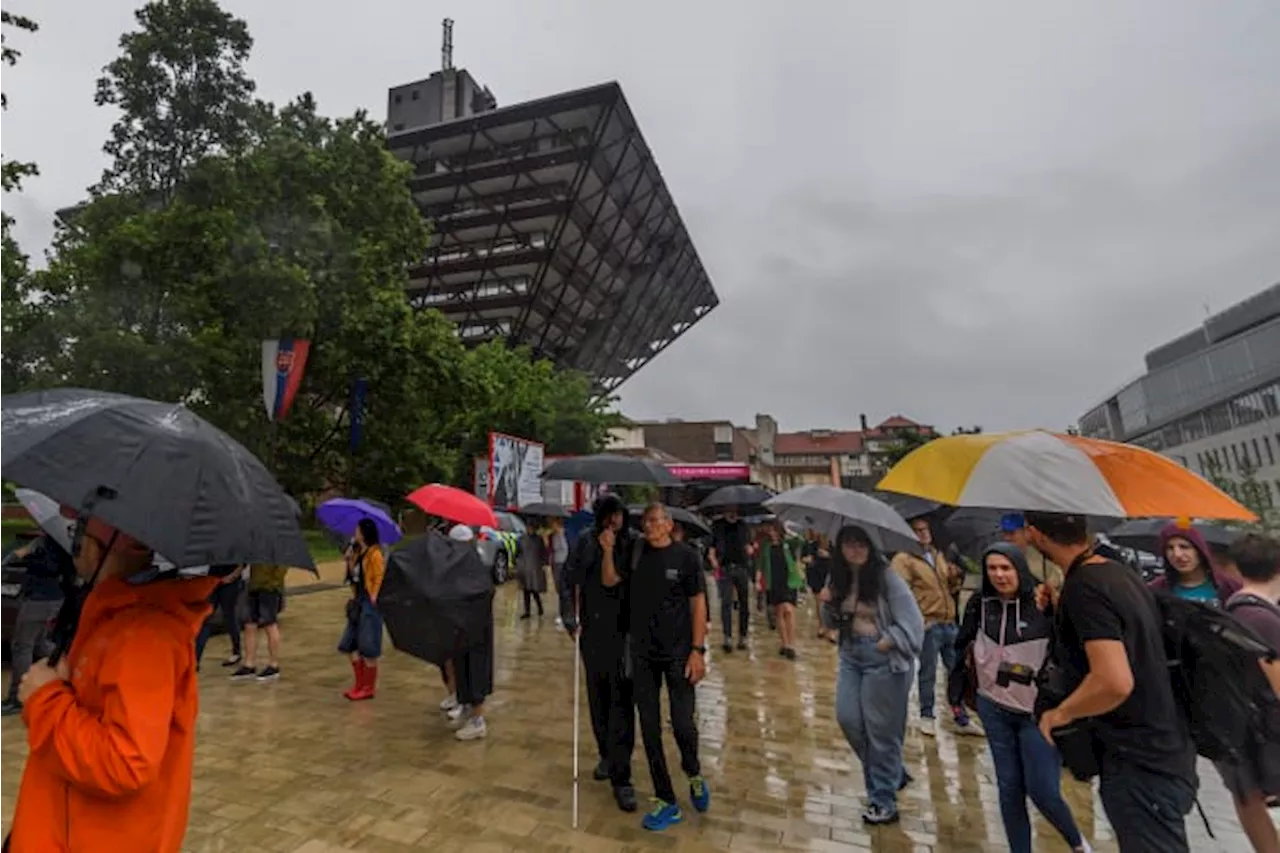 Slovakia public broadcaster employees hold 3-hour walkout over government overhaul plans