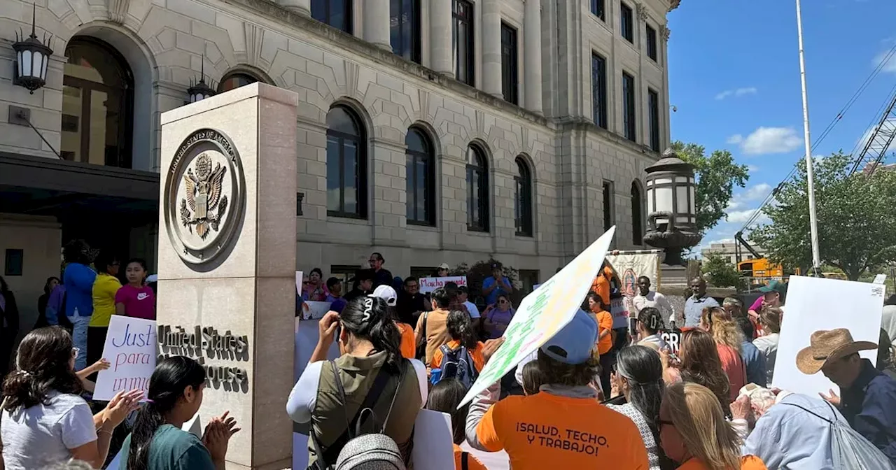 Iowa defiende ley migratoria que le permite arrestar a quienes recibieron orden de salir de EEUU