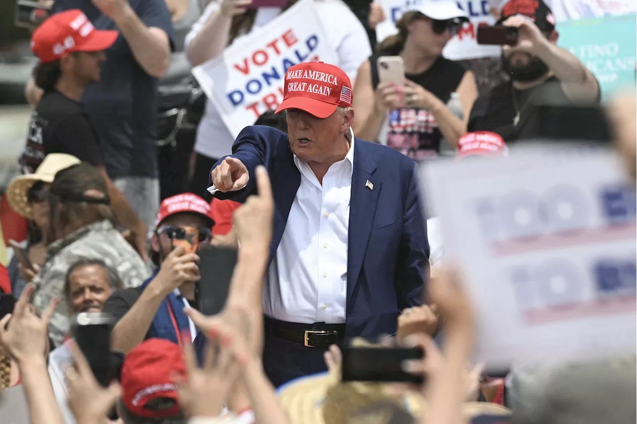 Donald Trump Supporters Leave Rally During Middle of Speech, Video Shows