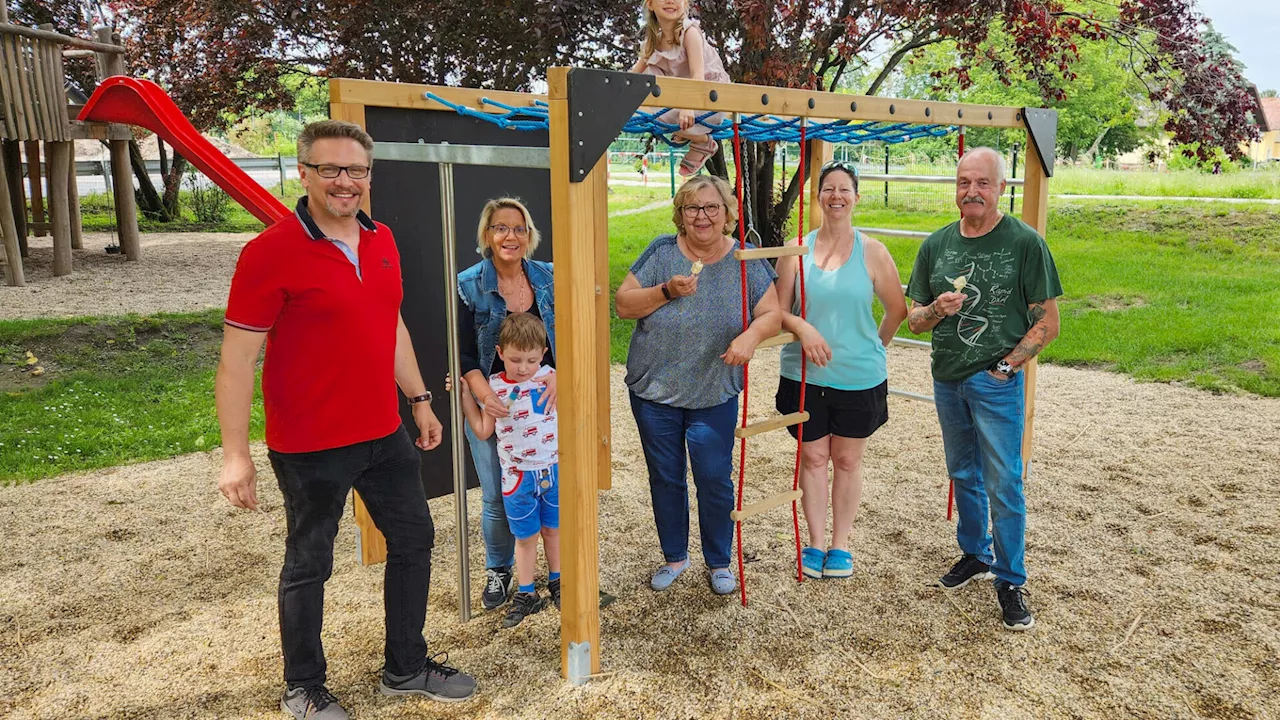 In Breitstetten wurde ein neues Spielgerät eingeweiht