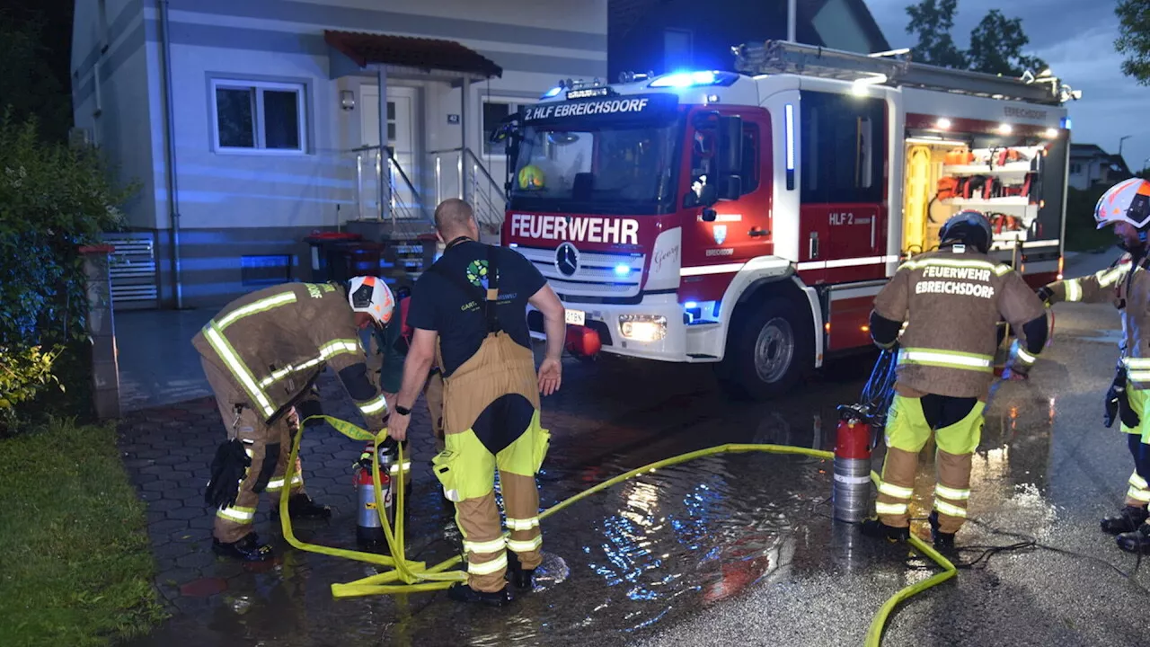 Rund 250 Einsätze: Straßen und Keller überflutet, Bäume umgestürzt