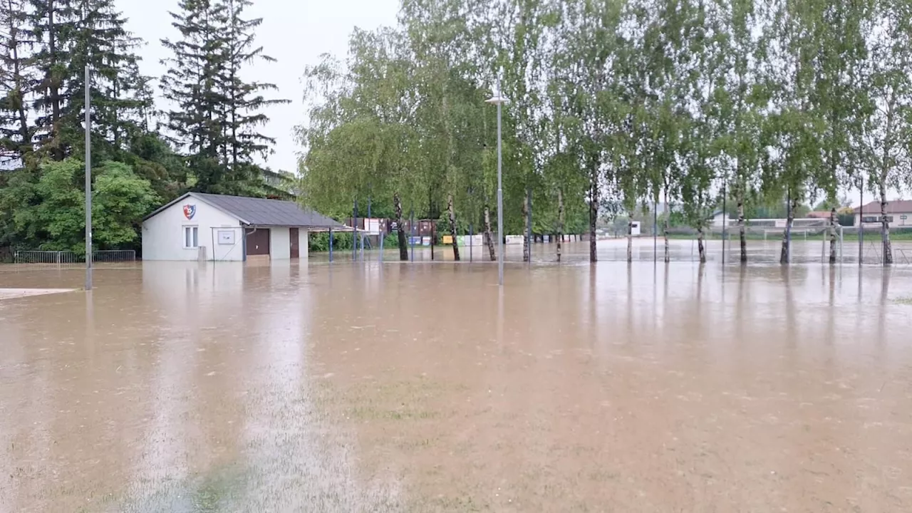 Sportplätze standen unter Wasser