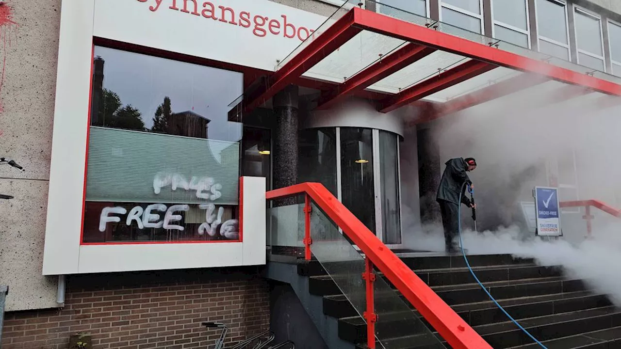 Panden universiteit Groningen beklad met pro-Palestijnse leuzen