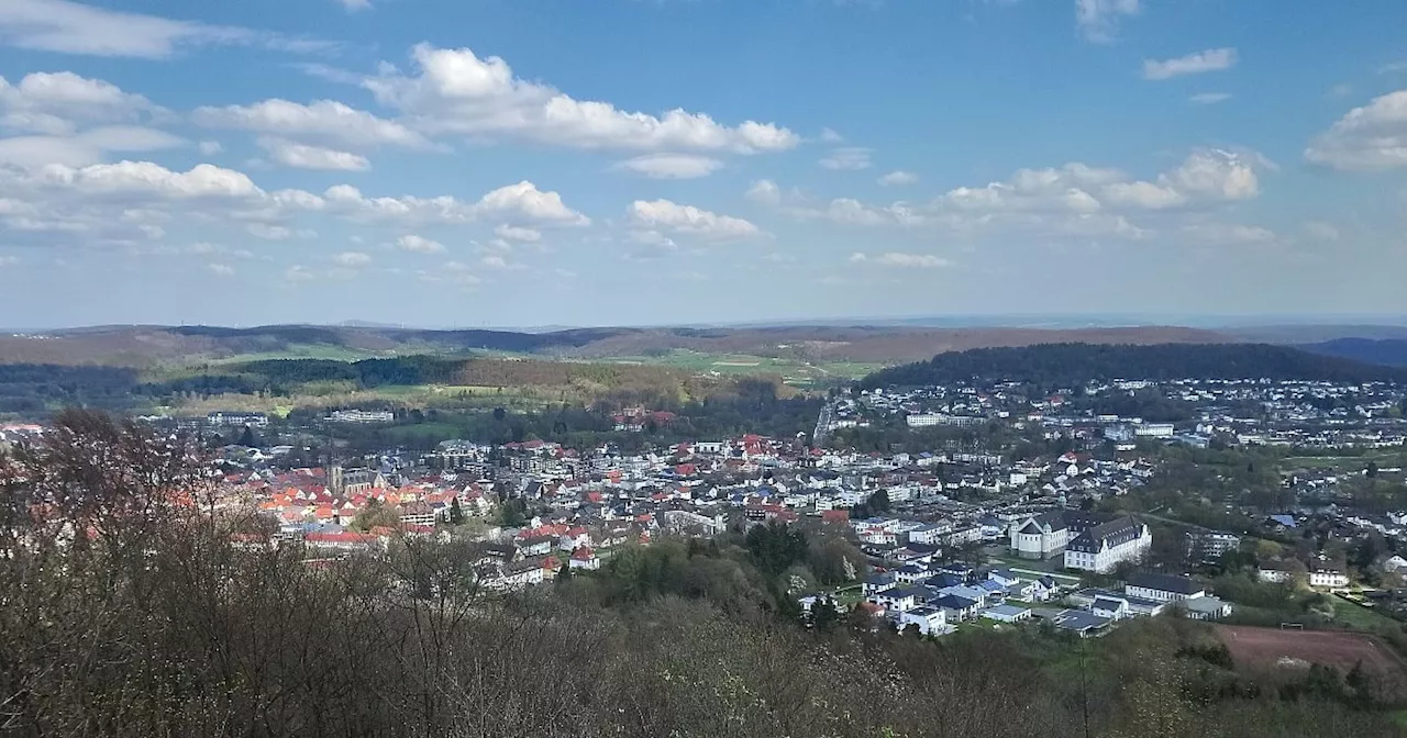 Seit 120 Jahren bietet ein Aussichtspunkt in Bad Driburg beste Fernsicht