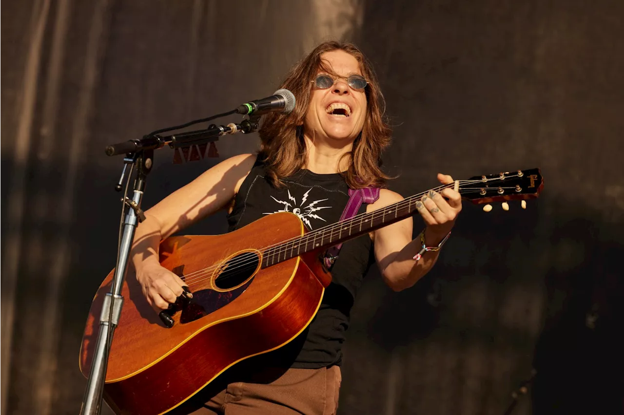 Ani DiFranco Leads a Feminist Folk-Punk Revolution in ‘1-800-ON-HER-OWN’ Doc Trailer