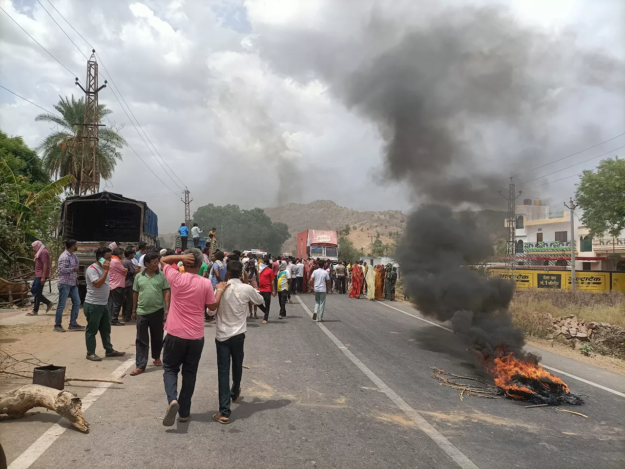 क्या हुआ ऐसा कि आक्रोशित ग्रामीणों ने एक घंटे तक जाम कर दिया नेशनल हाइवे, पढ़े पूरी खबर