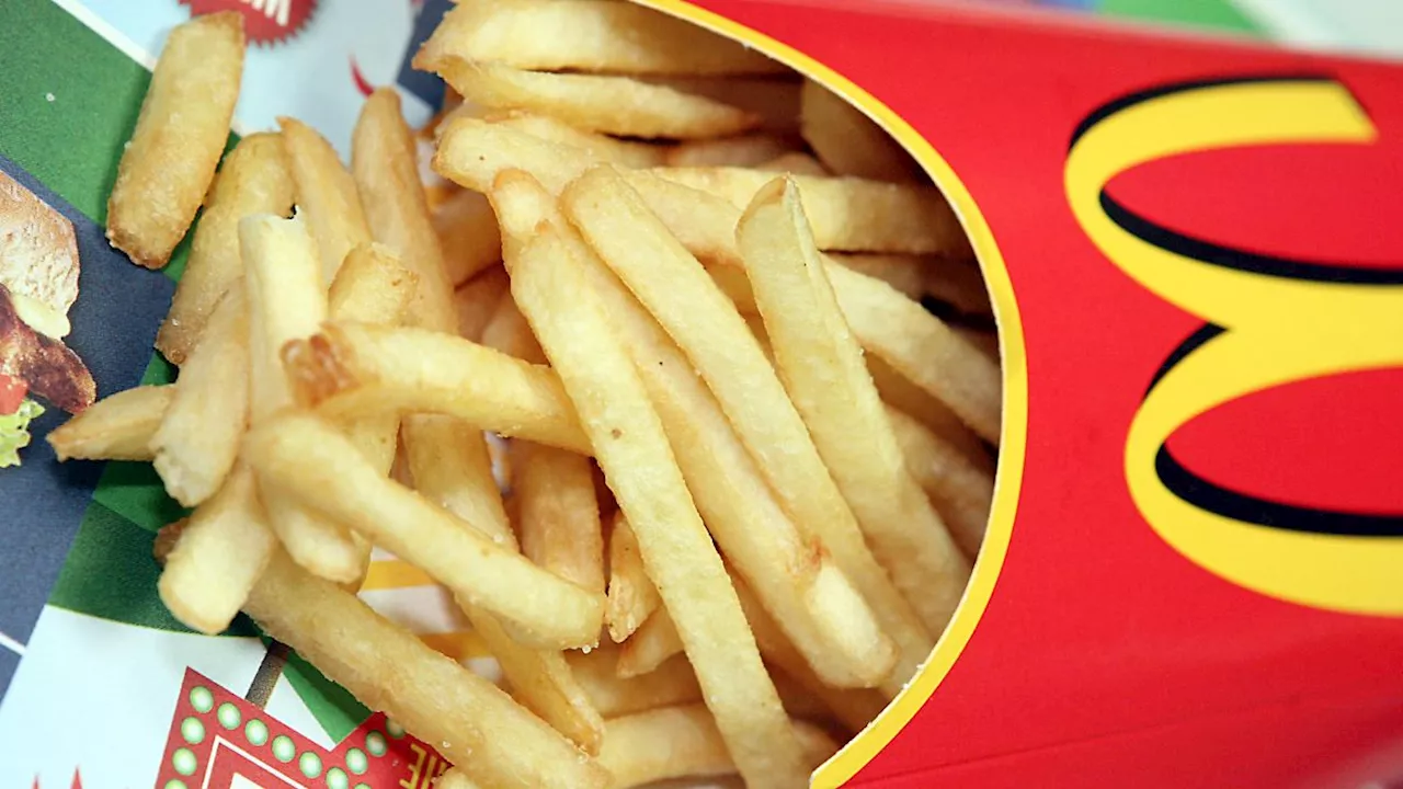 So bekommt ihr bei McDonald's ganz einfach eine zweite Pommes gratis