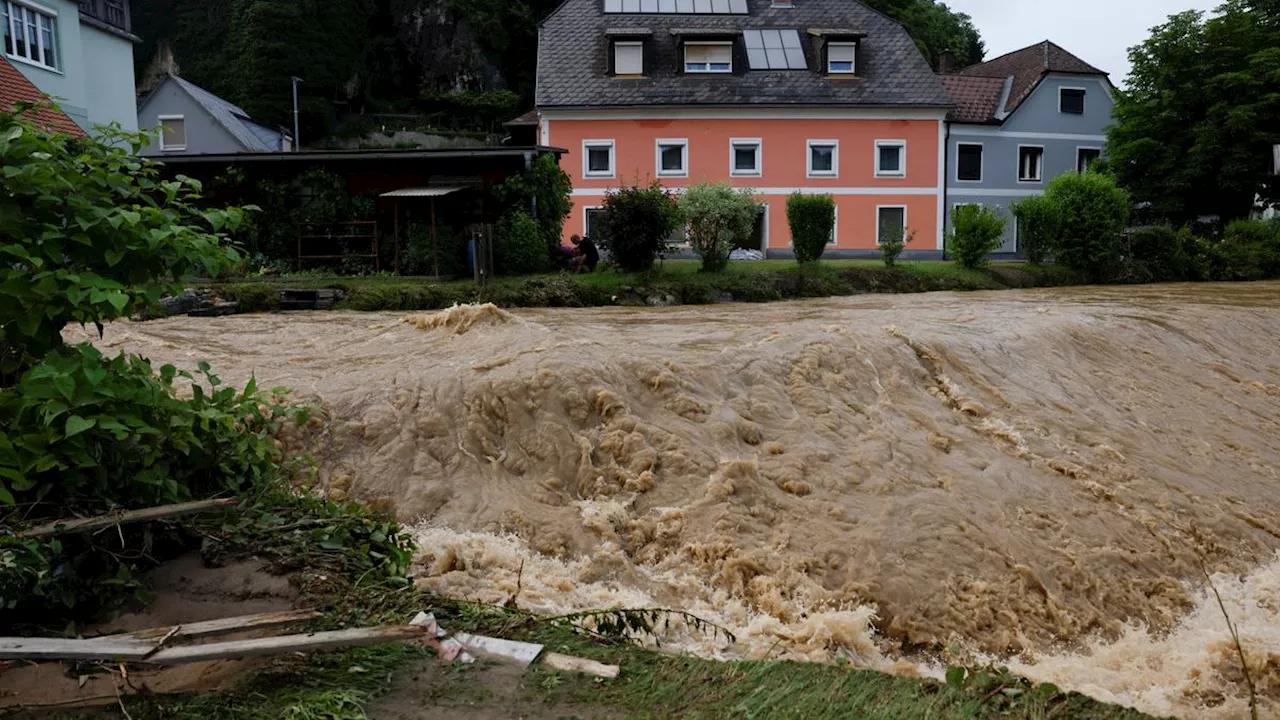 Hochwasser in Österreich: Wie drei Männer ein Rentnerpaar aus den Fluten retteten