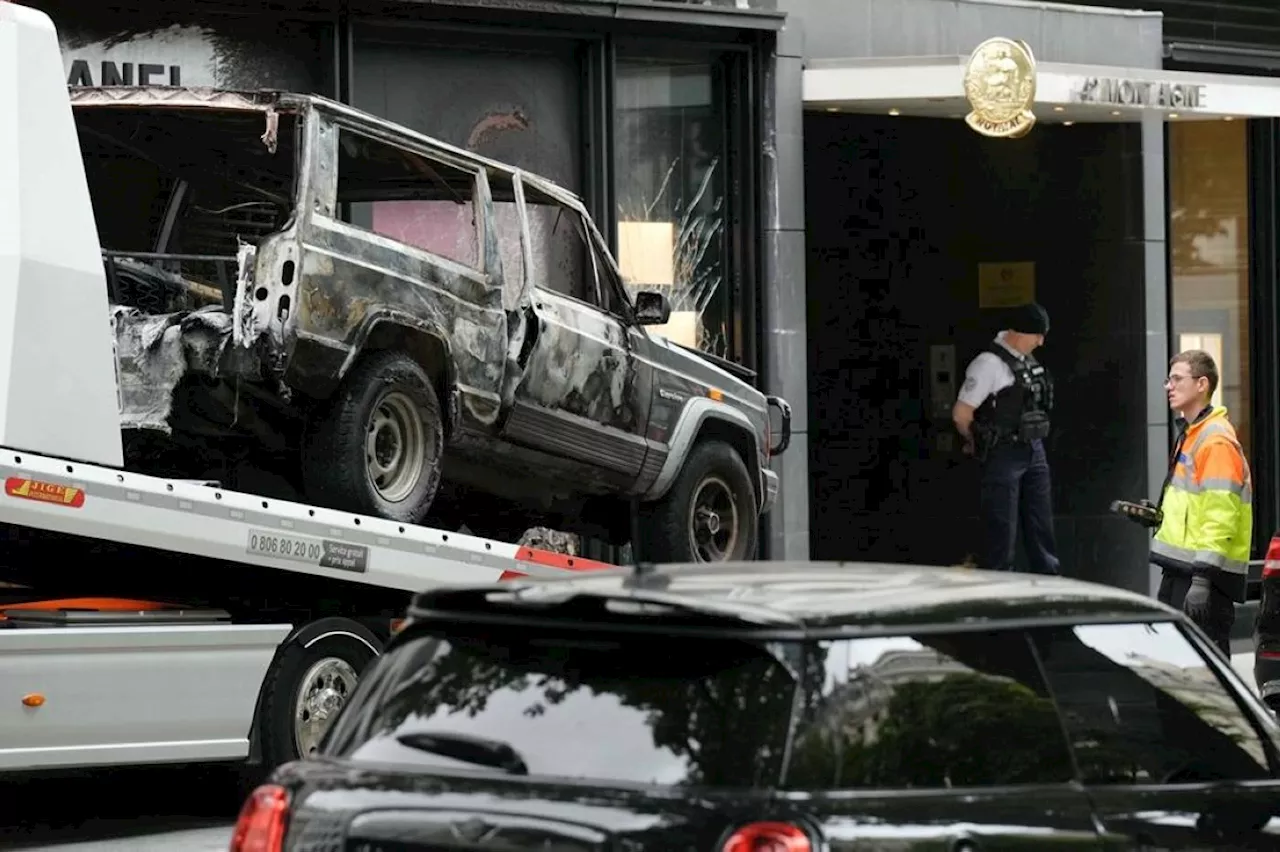 Thieves ram-raid Chanel store in Paris