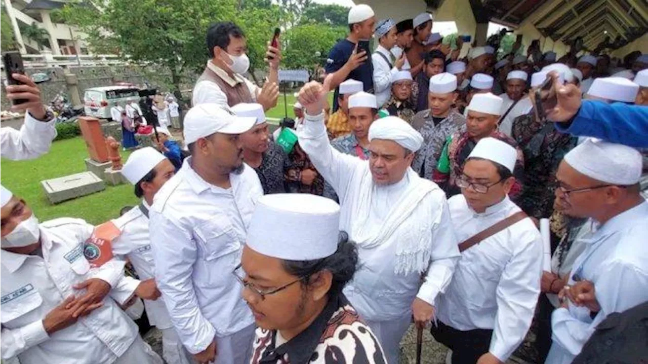 Perjalanan 2 Kasus Rizieq Shihab yang Membawanya ke Penjara, Kini Bebas Murni & akan Sambangi Bapas