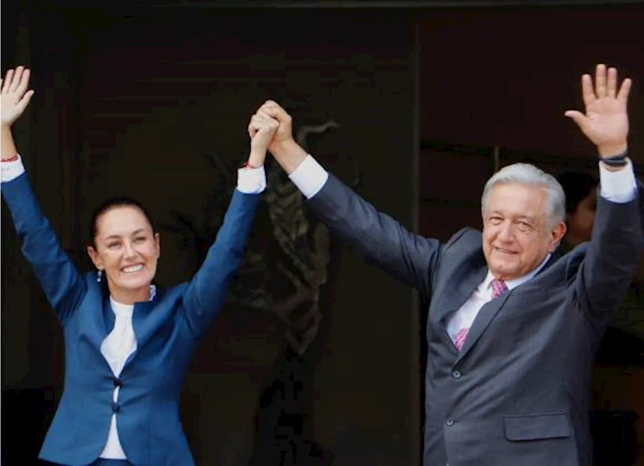 ¡Conferencia EN VIVO! Claudia Sheinbaum y AMLO se reúnen en Palacio Nacional; así fue su abrazo y primeras imágenes