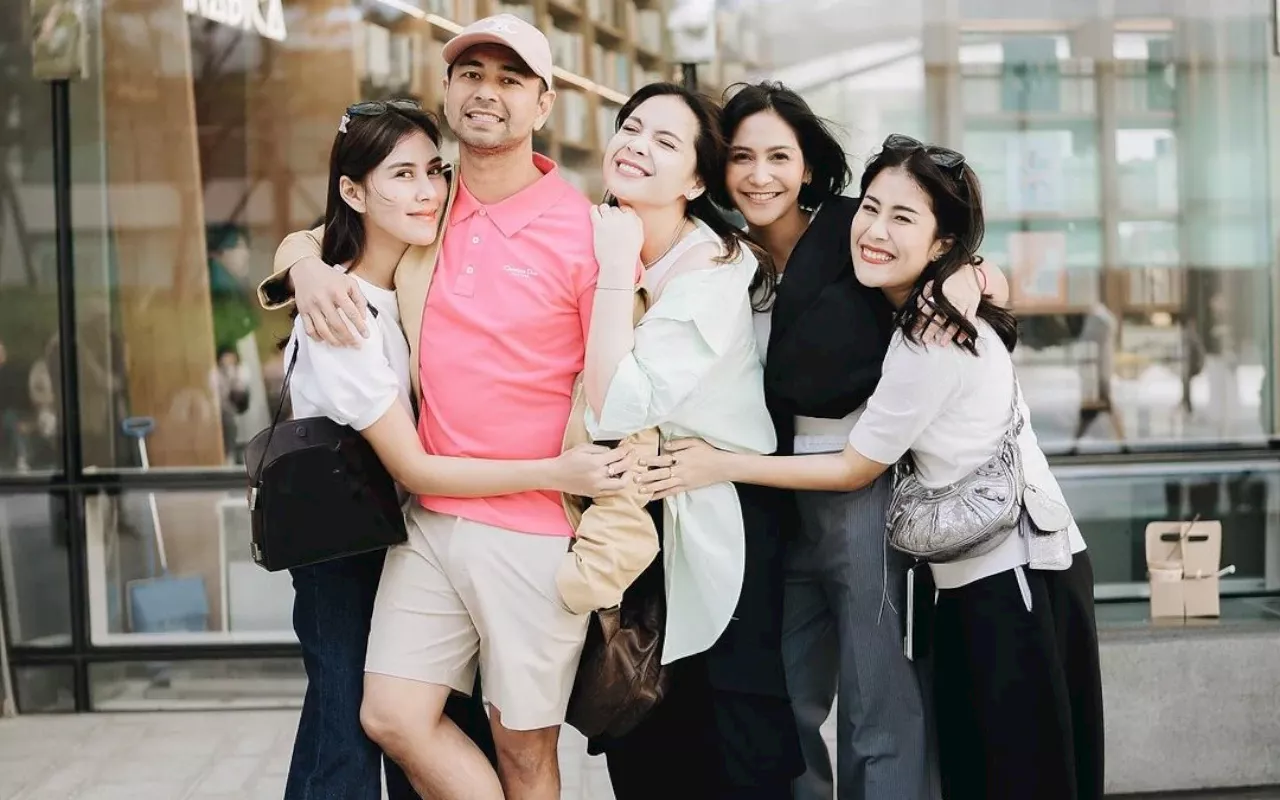 Nagita Slavina dan Adik Raffi Ahmad Disindir Selfie Terus saat Ibadah Haji